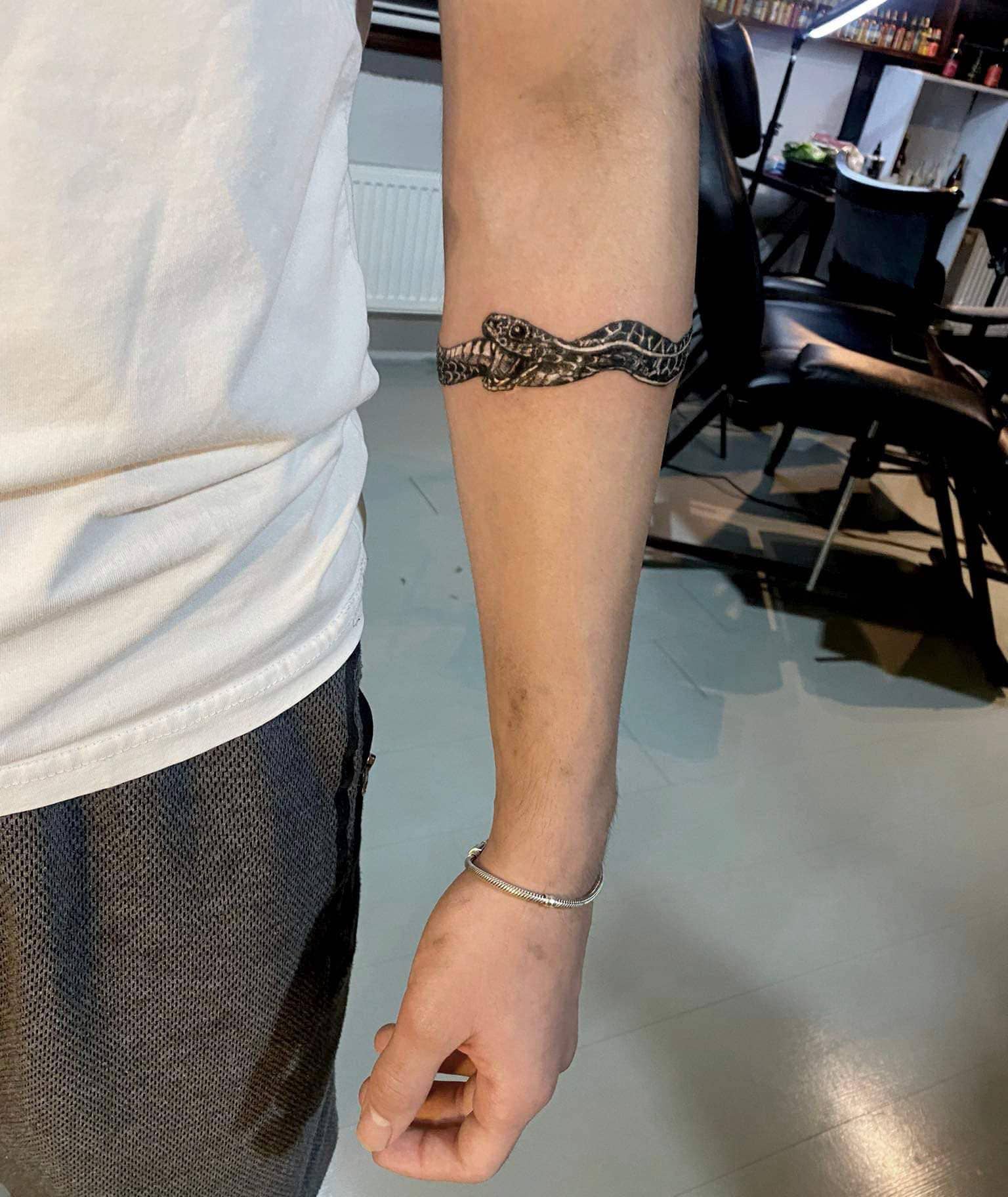 tattoo kadıköy,ankara tatto,tatto ankara,tattoo.murat karabüyük,tunalı tattoo,cayyolu tattoo,istanbul tatto kalıcı dövme ressam murat karabüyük ümraniye 1 marmara üniversitesi karakalem portre çizim doktor 63